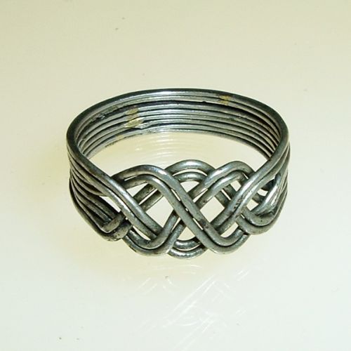 Puzzle ring front